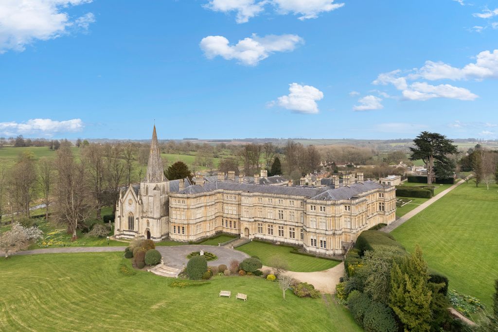 Additional image 2 of 3 bed flat for saleSherborne Drive, Gloucestershire, Gloucestershire GL54