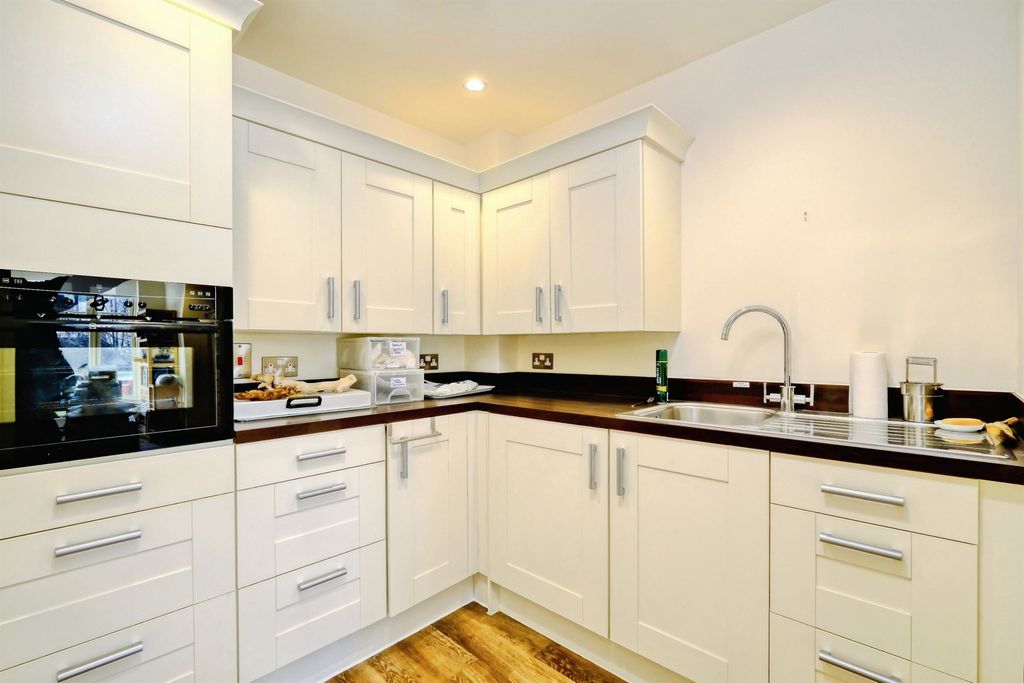 Additional image 3 of 1 bed flat for saleGarnier Drive, Bishopstoke, Eastleigh SO50