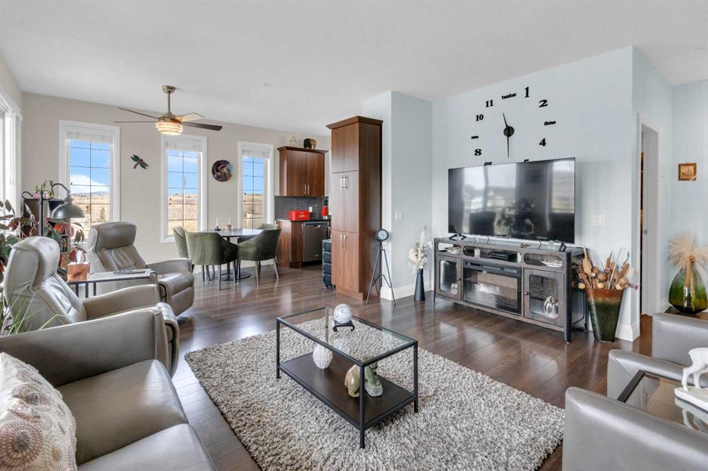 2101-15 Sunset Square, Cochrane, AB, T4C 0E7 photo 5