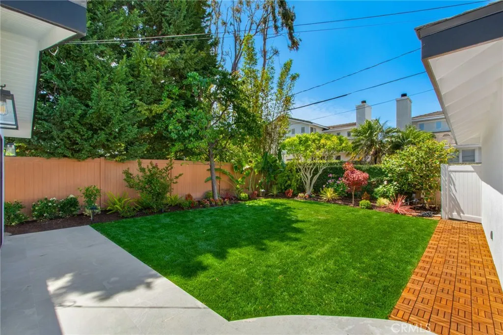 Additional image 94 of 305 Robinhood Ln, Costa Mesa, CA 92627