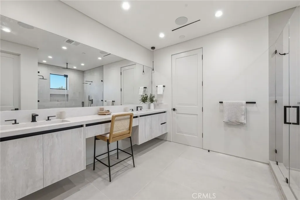 Additional image 70 of 19141 Erwin St, Tarzana, CA 91335