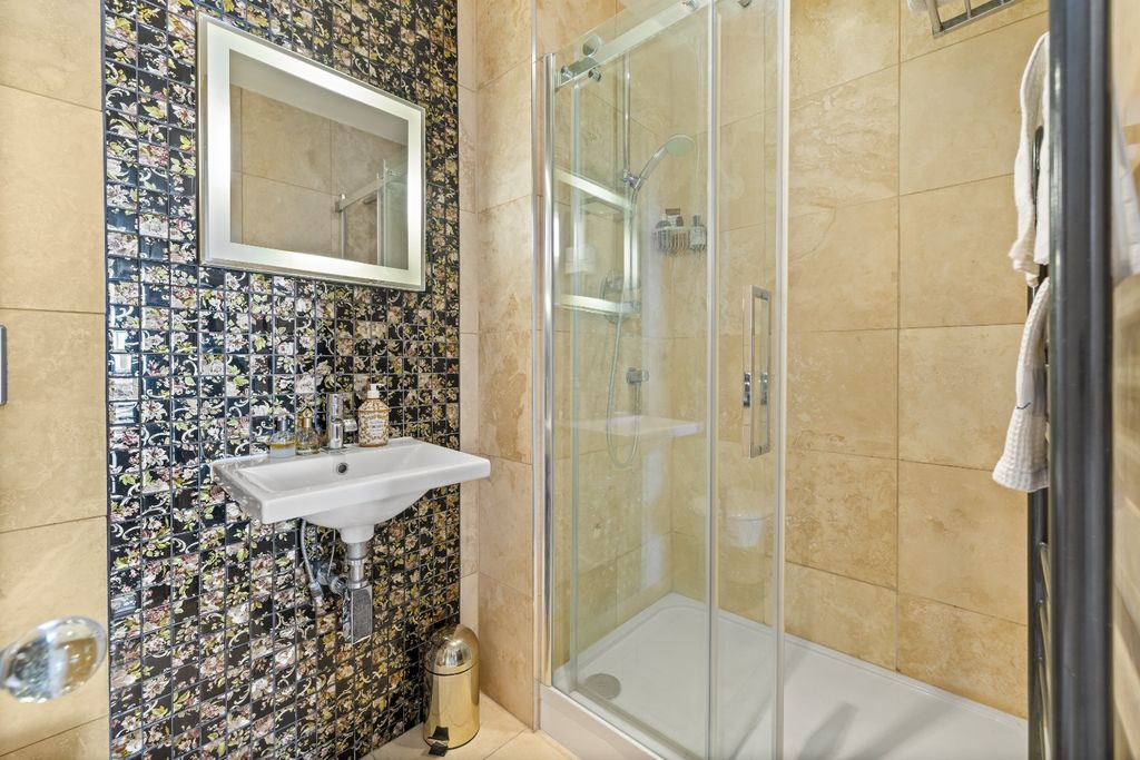 Additional image 18 of 3 bed flat for saleChichester Terrace, Brighton, East Sussex BN2