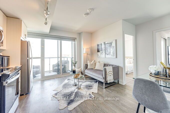 1807-2550 Simcoe Street N, Oshawa, ON, L1L 0R5 photo 4