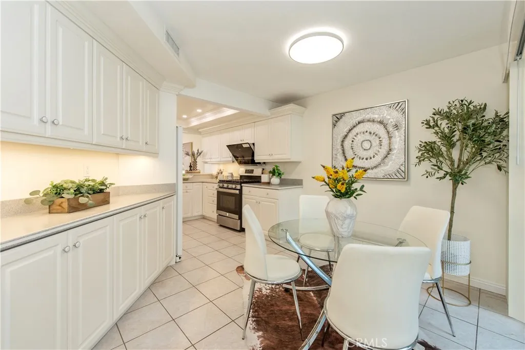 Additional image 14 of 19 Alabaster, Irvine, CA 92614