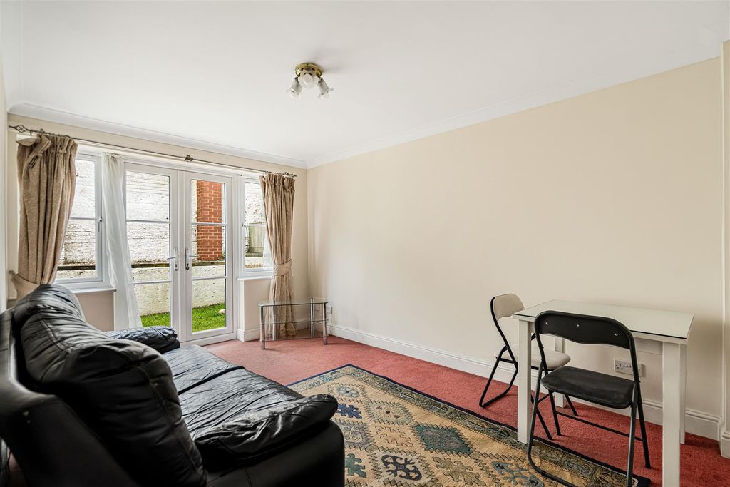 Additional image 3 of 2 bed flat for saleAlston Gardens, Maidenhead SL6