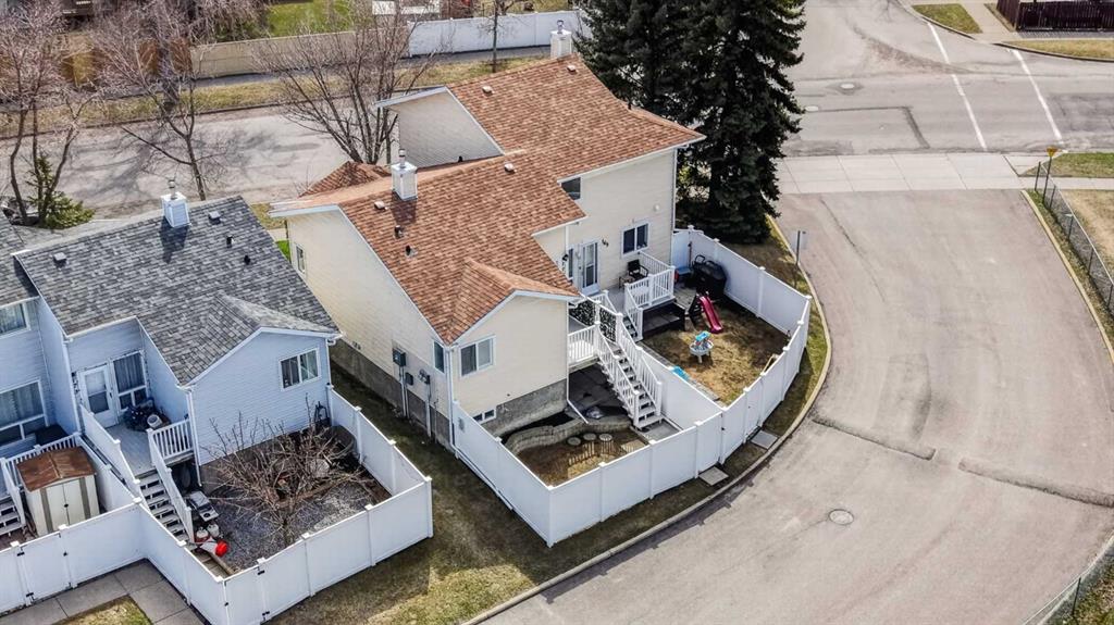 Additional image 4 of 171 Deerfield Drive SE, Calgary, AB, T2J 7B7