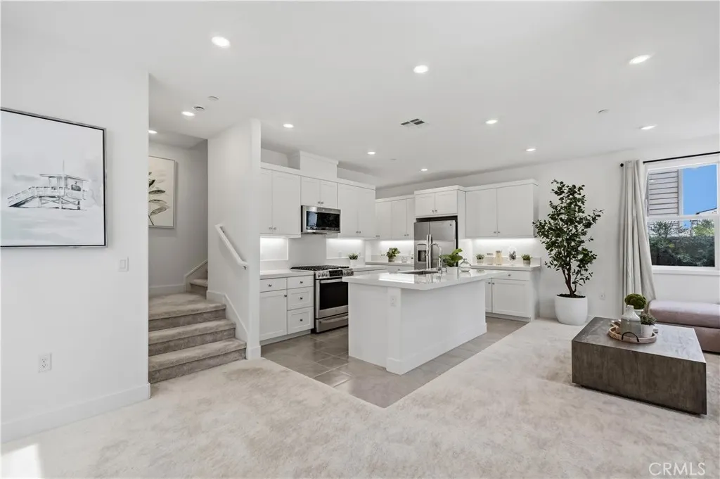 208 Yerba, Irvine, CA 92618 photo 2