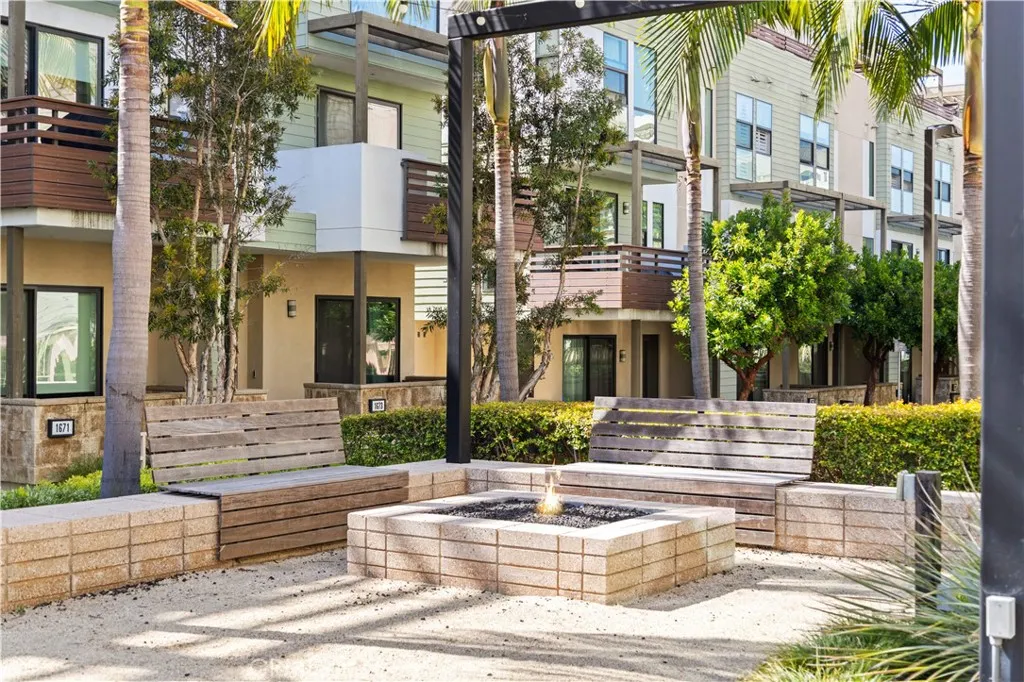 Additional image 55 of 645 W 17th St, Costa Mesa, CA 92627