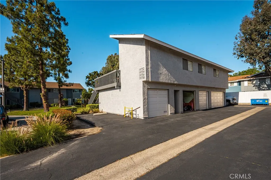 19752 Bromley Lane Unit 9, Huntington Beach, CA 92646