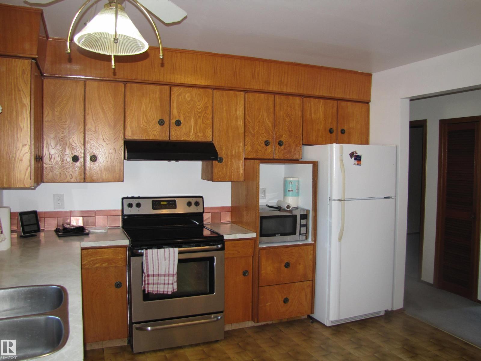 Additional image 4 of 6832 83 Avenue NW, Edmonton, AB, T6B0G5