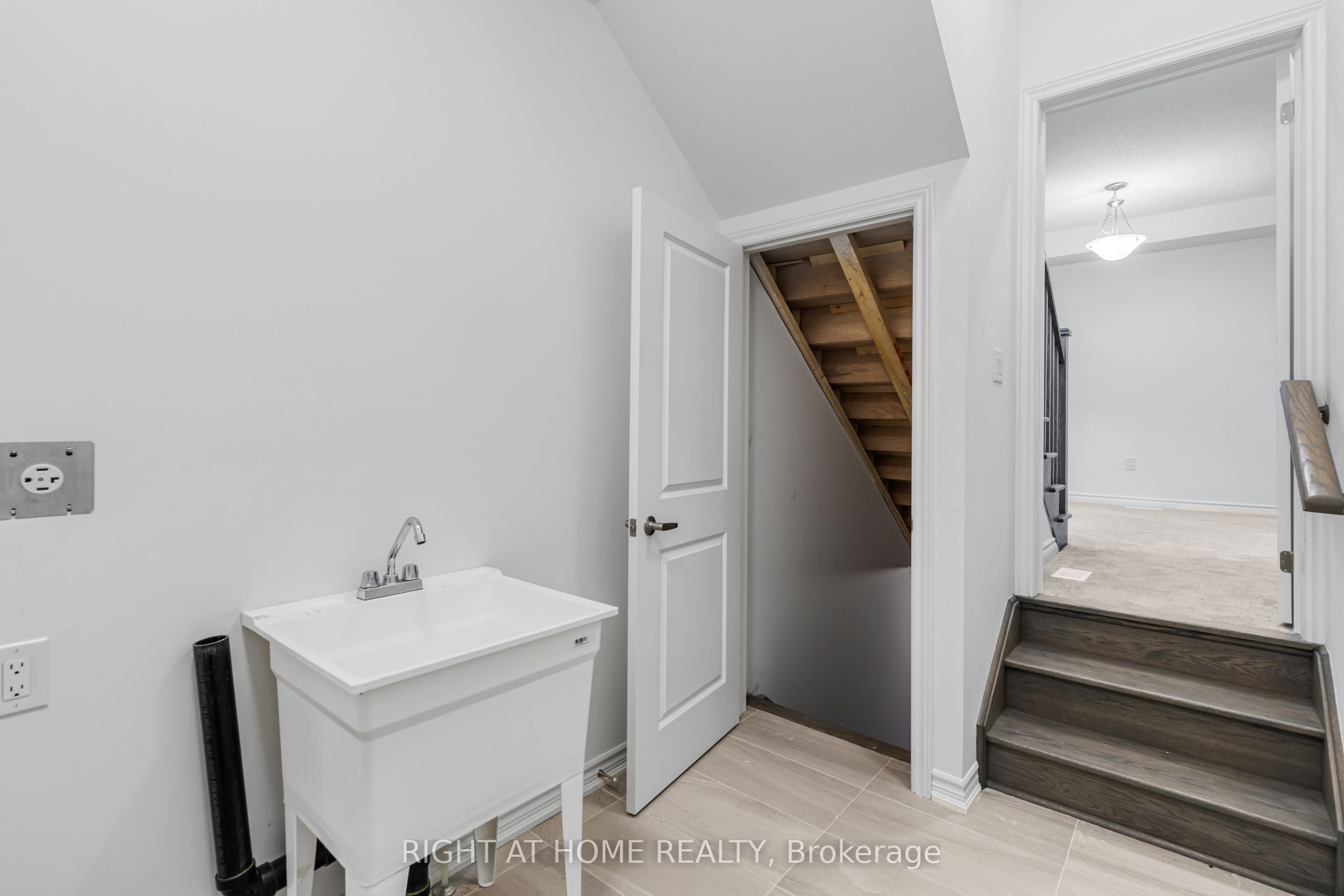 Additional image 4 of 8 Daisy Street, Springwater, ON, L9X 2C5