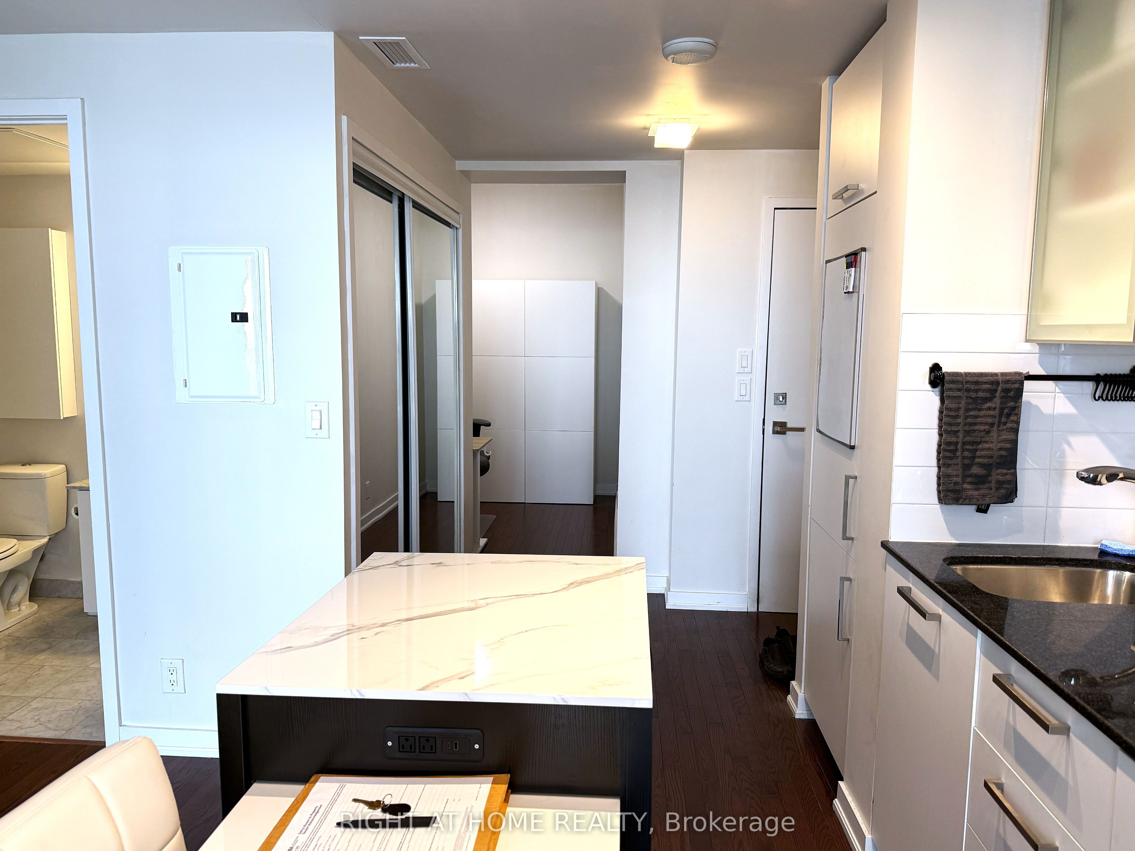 Additional image 4 of 5510-12 York Street, Toronto, ON, M5J 2Z2