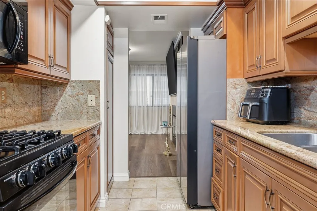Additional image 17 of 330 Burchett Street Unit 206, Glendale, CA 91203