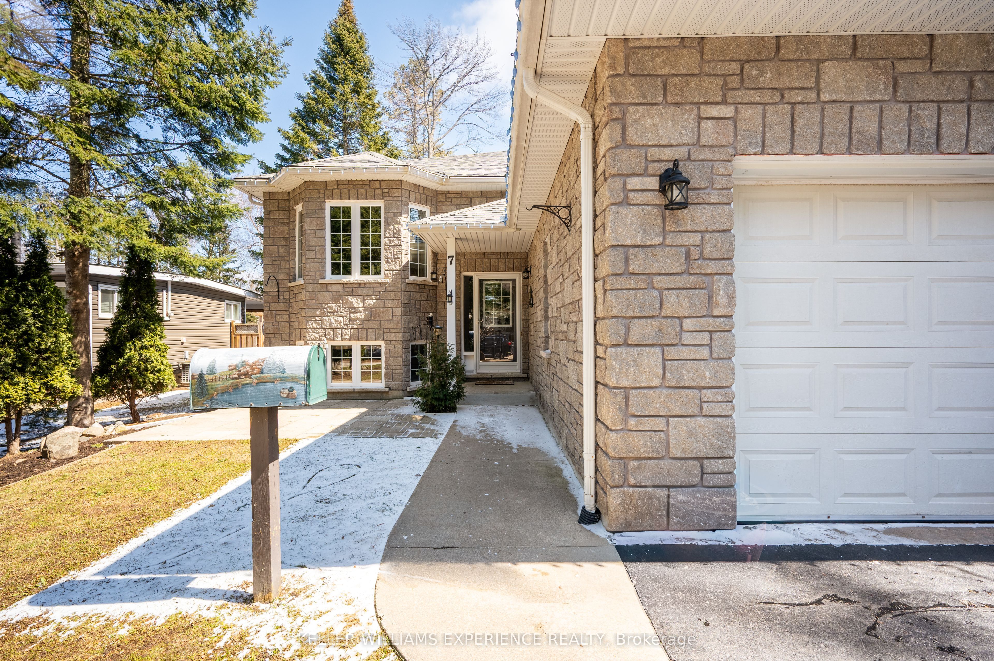 Additional image 2 of 7 50th Street S, Wasaga Beach, ON, L9Z 1X5
