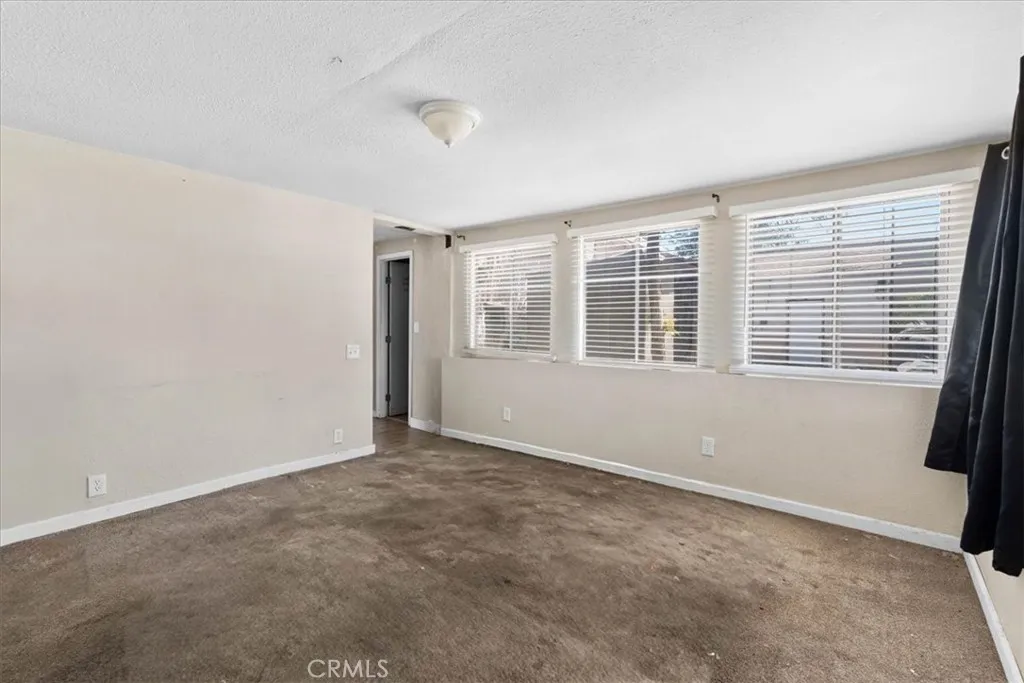 893 E 5th St, Beaumont, CA 92223 photo 4