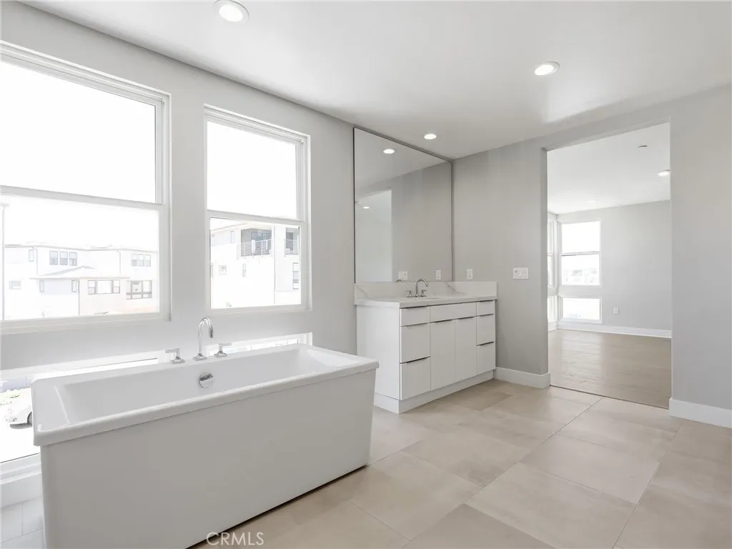 Additional image 15 of 132 Creation, Irvine, CA 92618
