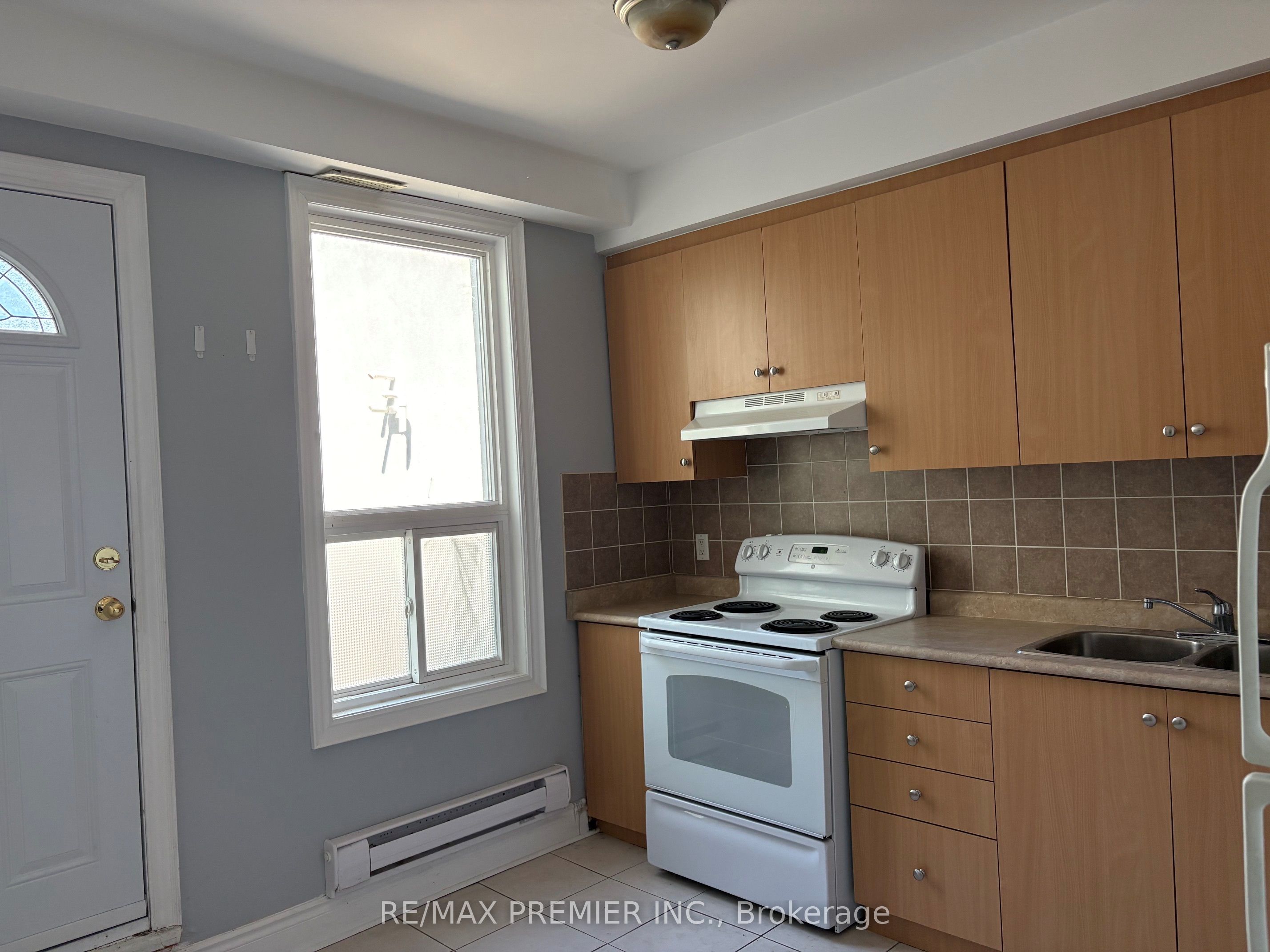 Additional image 4 of Upper-938 Bloor Street W, Toronto, ON, M6H 1L4