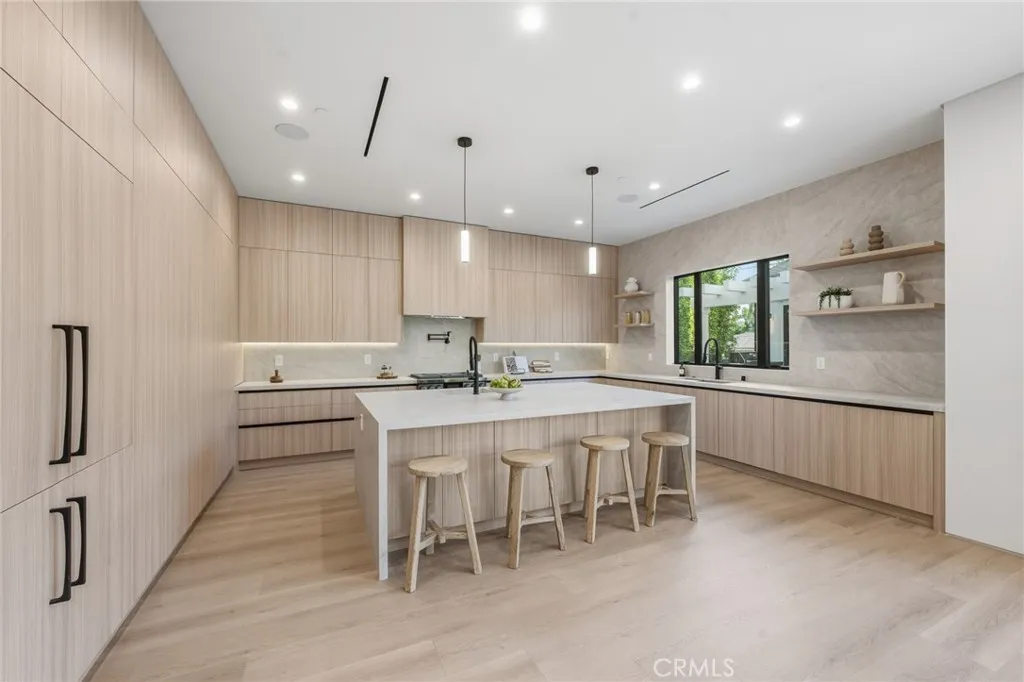Additional image 15 of 19141 Erwin St, Tarzana, CA 91335