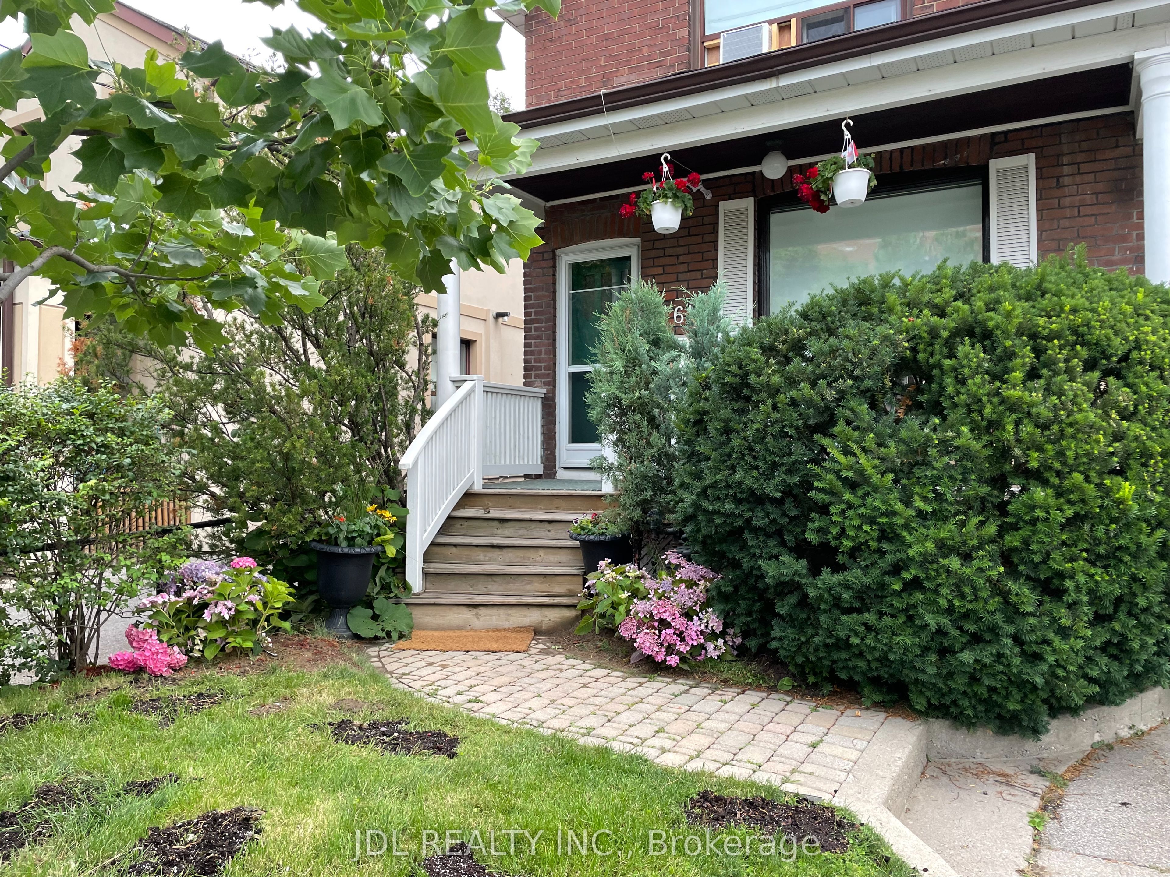 61 Guestville Avenue, Toronto, ON, M6N 4N4