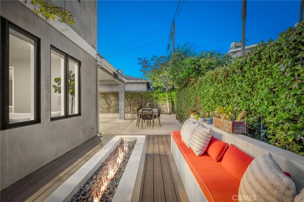 1704 N Poinsettia Ave, Manhattan Beach, CA 90266
