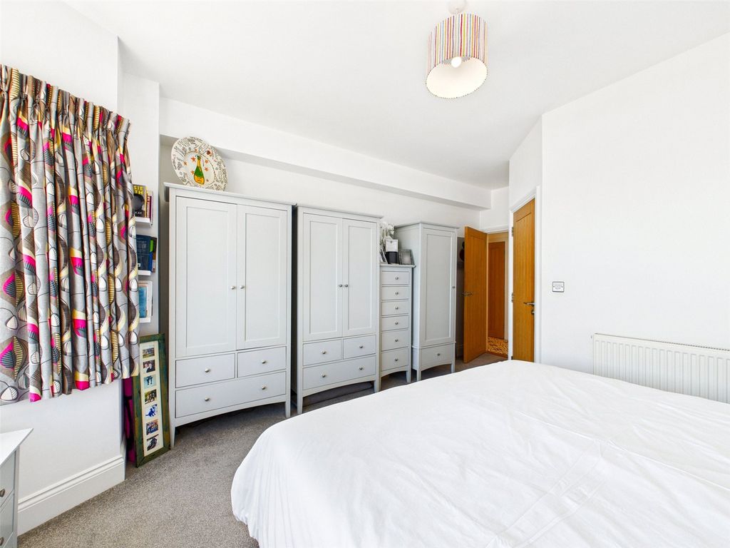 Additional image 11 of 2 bed flat for saleUndercliff Road West, Felixstowe, Suffolk IP11