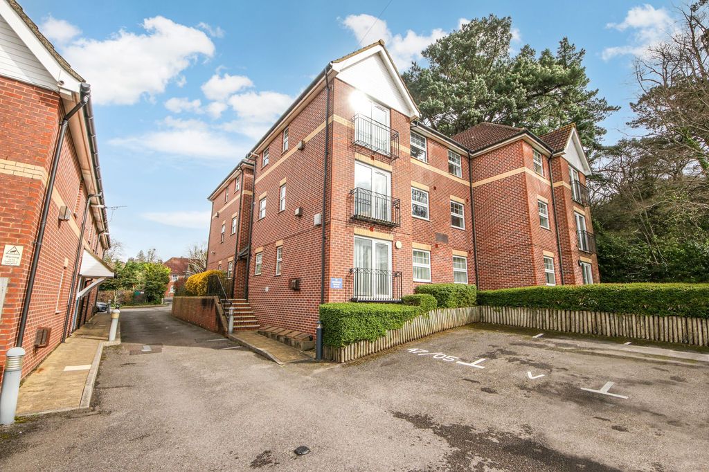 Additional image 7 of 2 bed flat for sale49 Cobden Avenue, Bitterne Park SO18