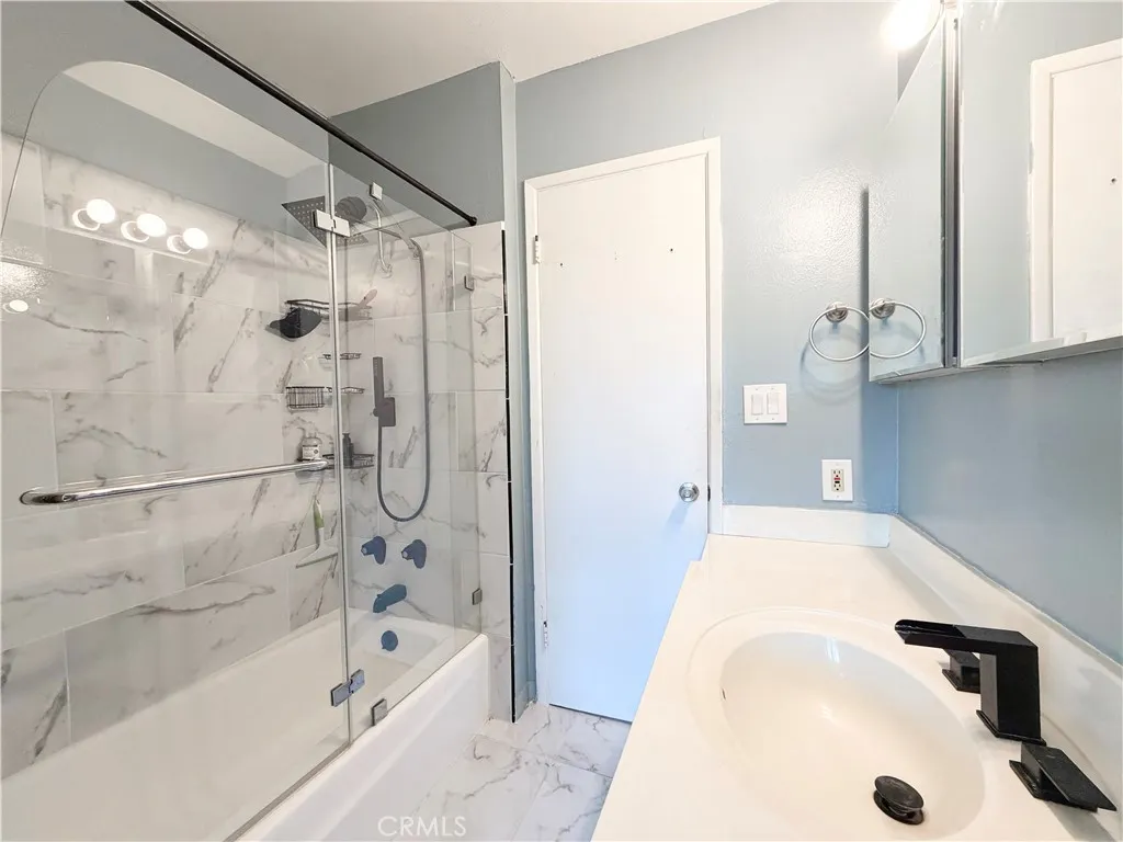Additional image 4 of 22131 N Oxnard Street Unit A, Woodland Hills, CA 91367