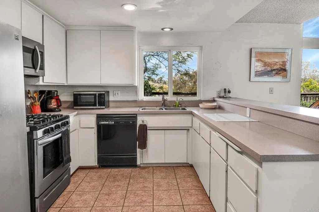 Additional image 16 of 306 Ocean View Drive, Vista, CA 92084