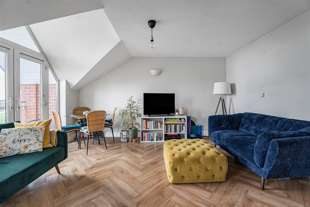 Additional image 6 of 2 bed flat for saleAshgrove Court, Bath Road, Maidenhead SL6