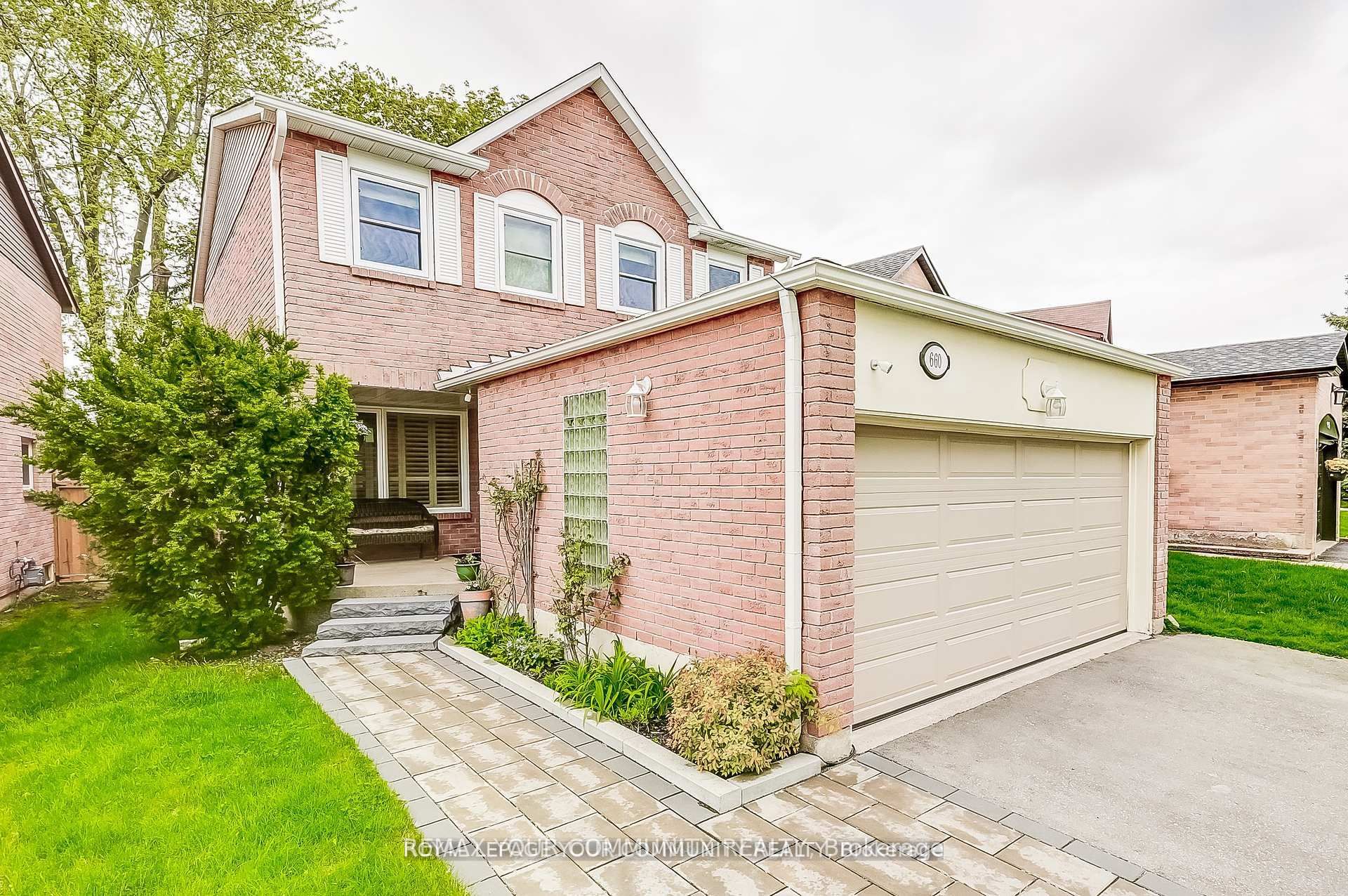 660 Foxwood Trail, Pickering, ON, L1V 3X8