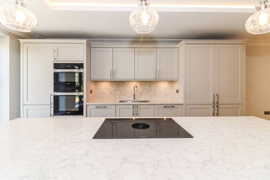 Additional image 7 of 3 bed flat for saleGregories Road, Beaconsfield HP9