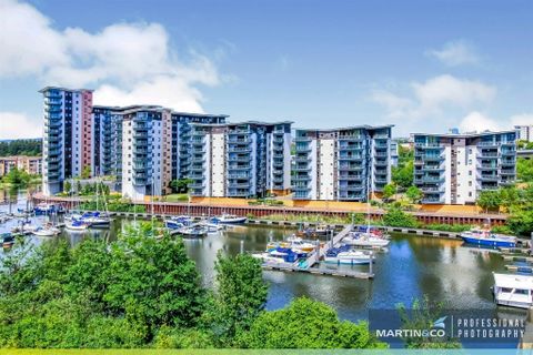 Cambria, Victoria Wharf CF11