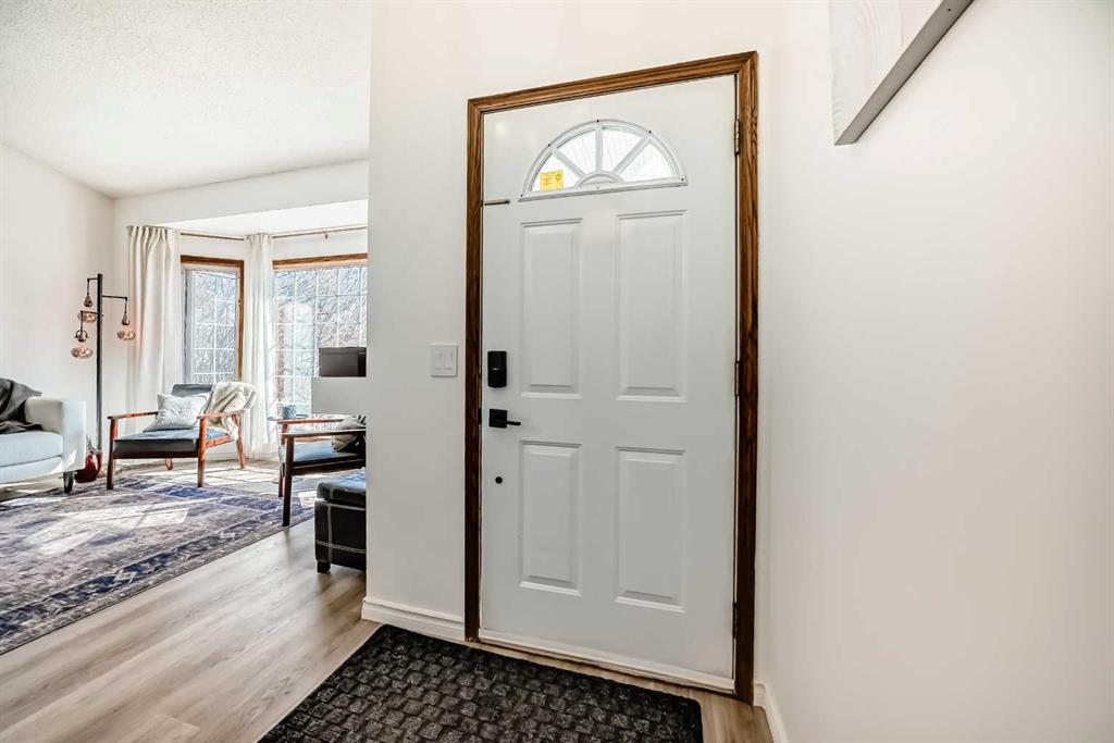 Additional image 2 of 110 Erin Meadow Close SE, Calgary, AB, T2B 3E5