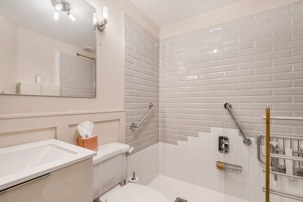 Additional image 8 of 2 bed flat for saleSt Stephens Road, Tivoli, Cheltenham GL51