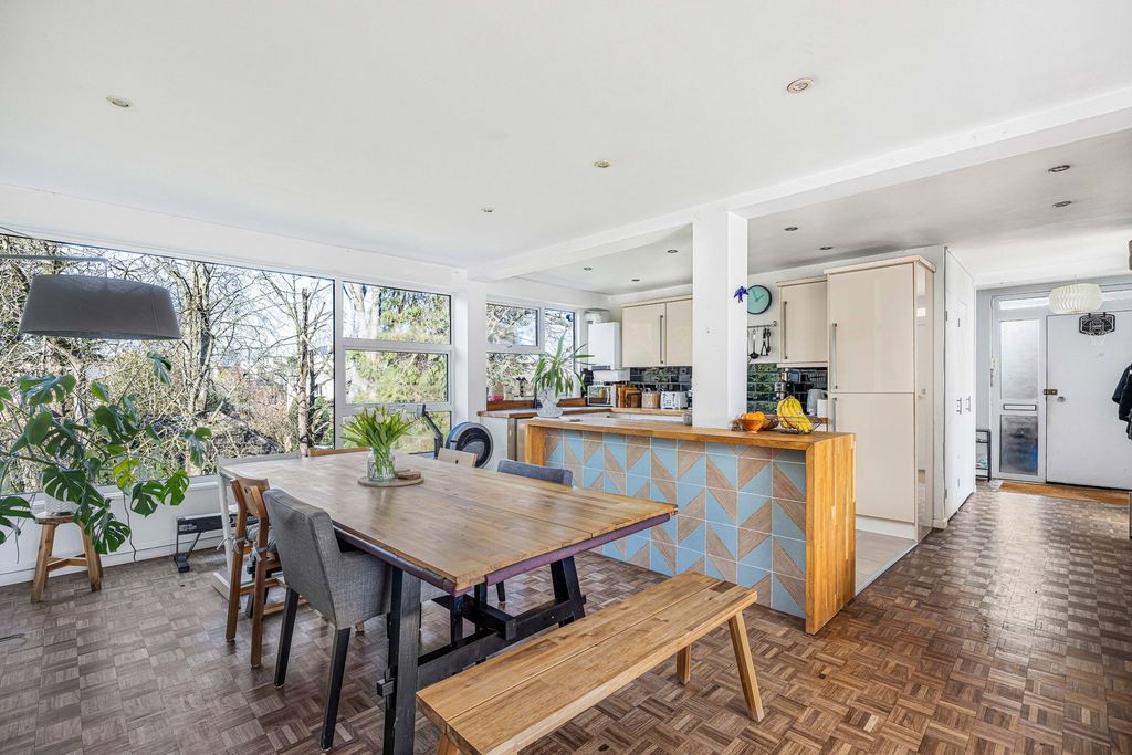 Additional image 8 of 3 bed flat for salePark Place, Cheltenham GL50