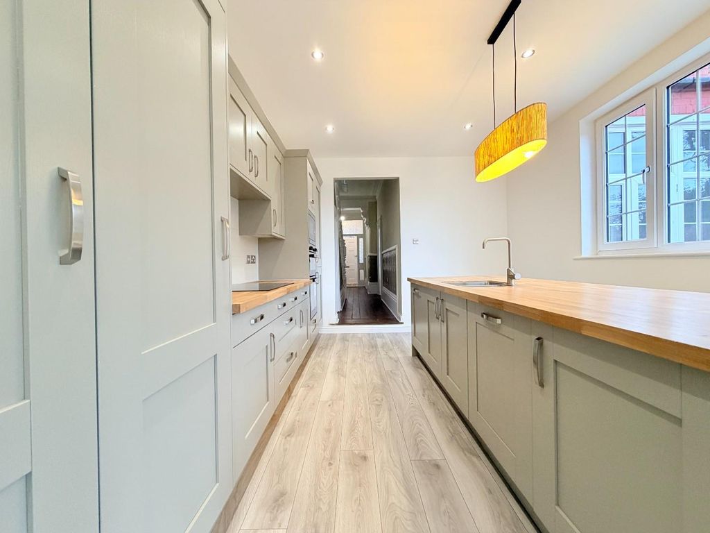 Additional image 17 of 5 bed semi-detached house for saleHutton Avenue, Hartlepool TS26