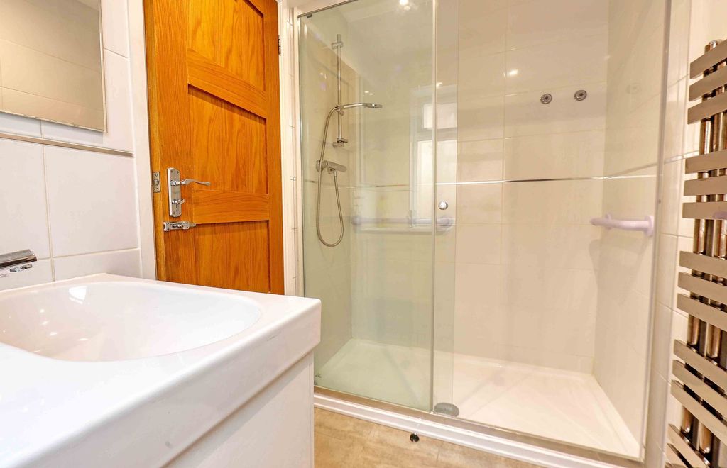 Additional image 13 of 4 bed semi-detached house for saleRay Park Road, Maidenhead SL6
