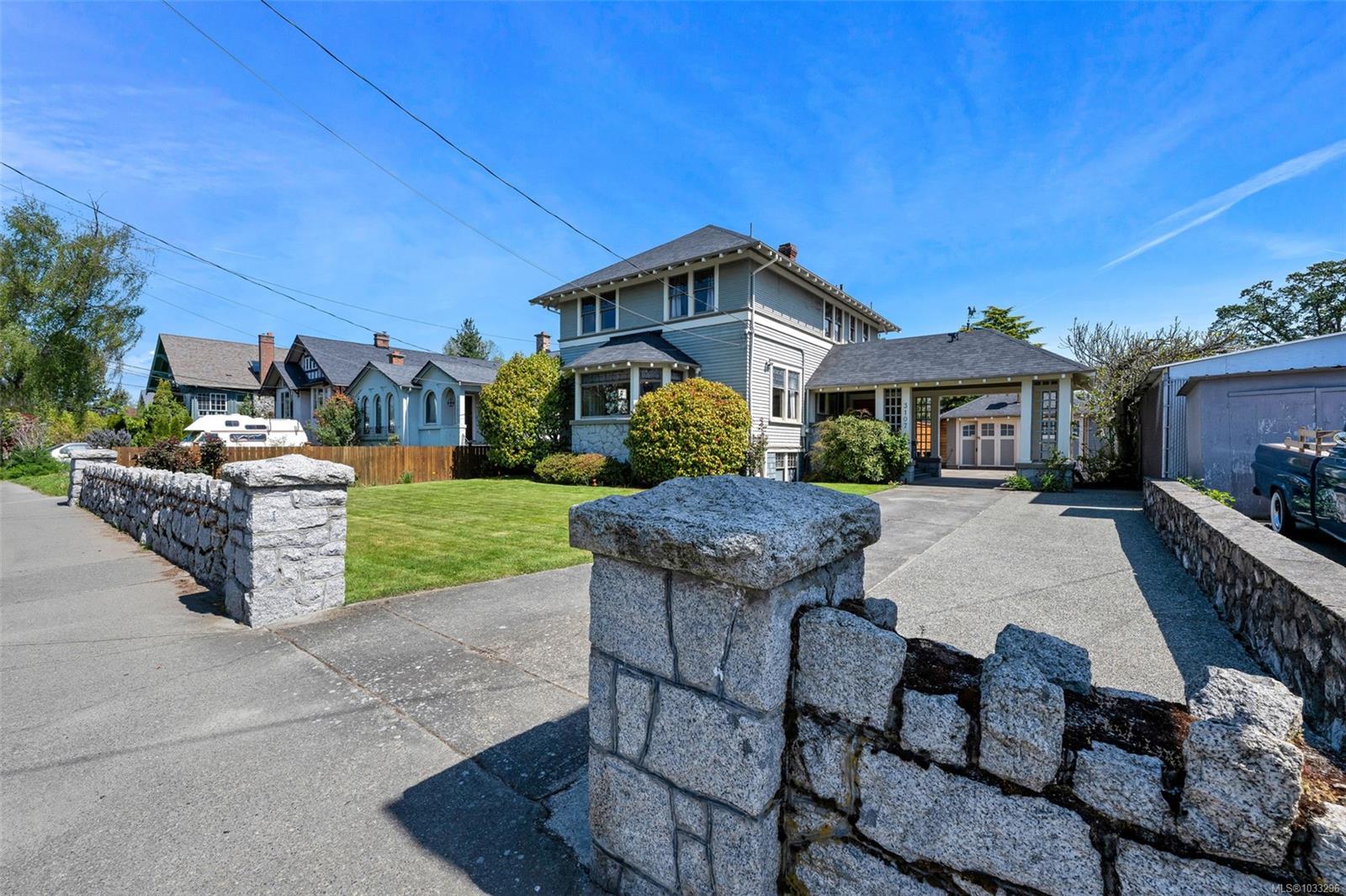 3107 Quadra Street, Victoria, BC, V8X 1E9 photo 3