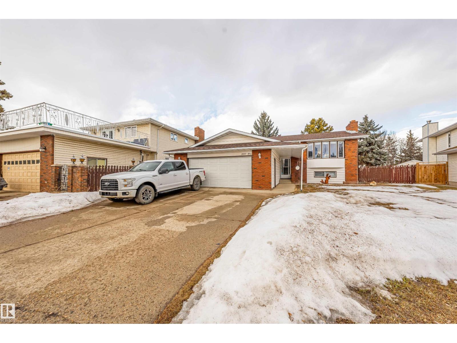 Additional image 2 of 2437 89 Street NW, Edmonton, AB, T6K2Y8