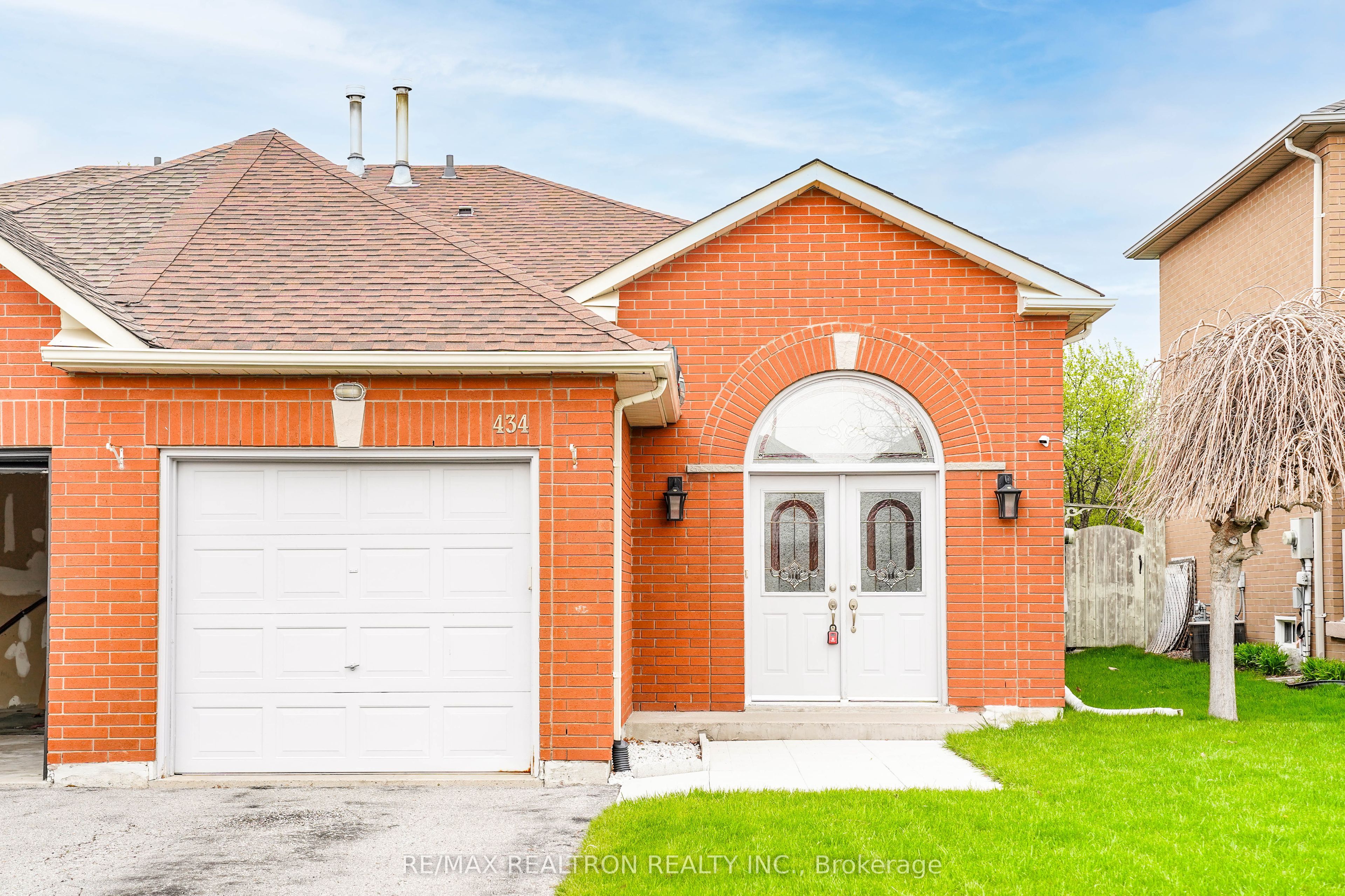 434 Stonegate Avenue, Oshawa, ON, L1K 2L7