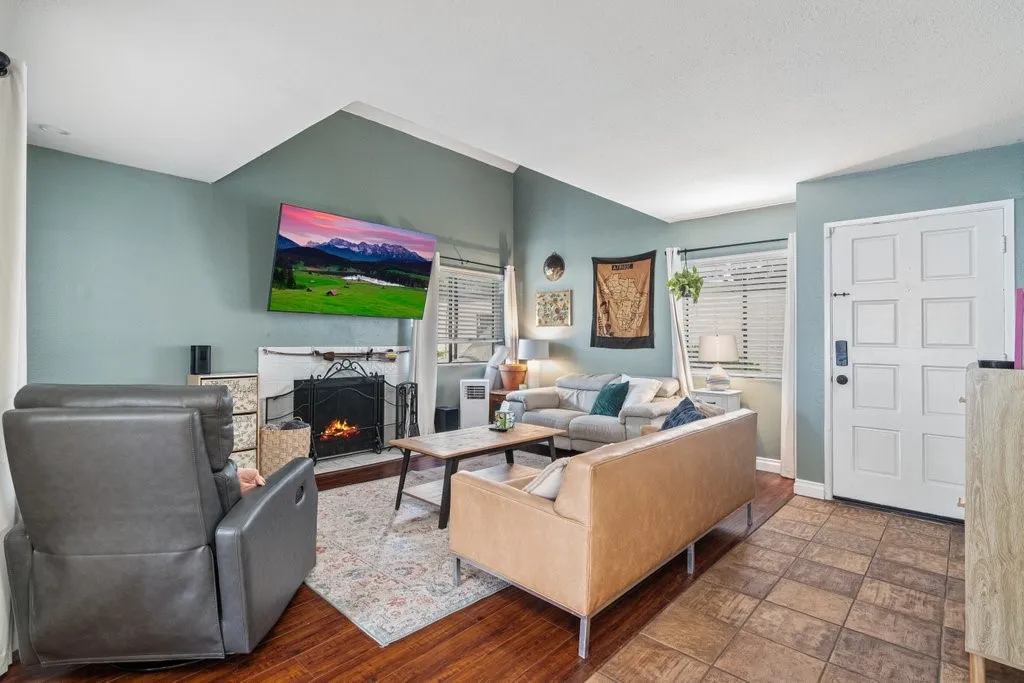 Additional image 3 of 379 N Melrose Dr Unit E, Vista, CA 92083