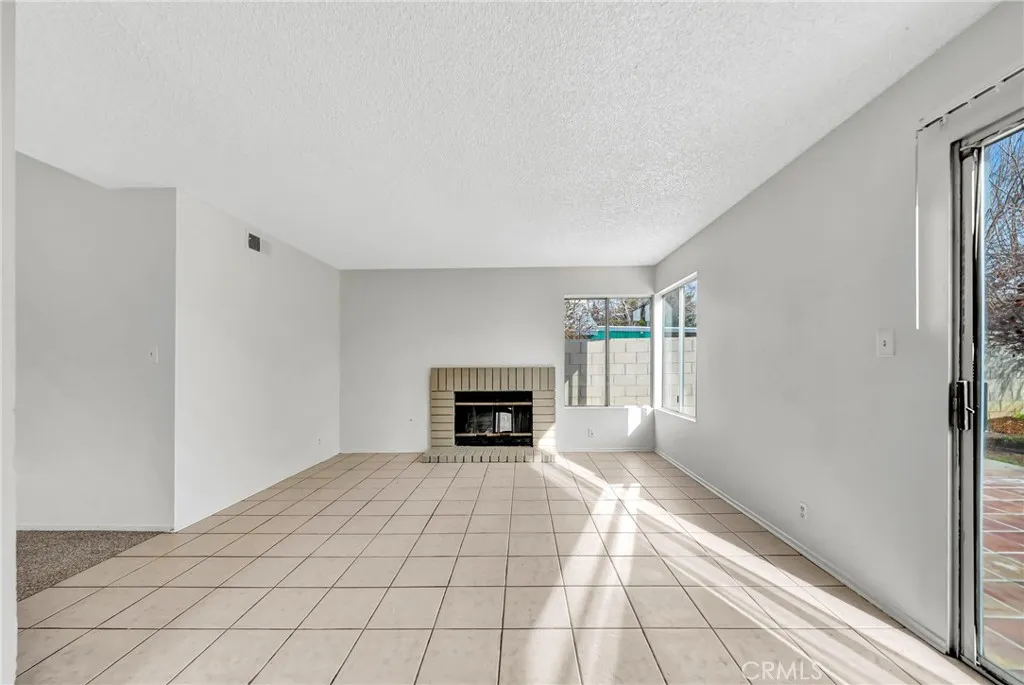2820 E Avenue S Ave S, Palmdale, CA 93550 photo 4