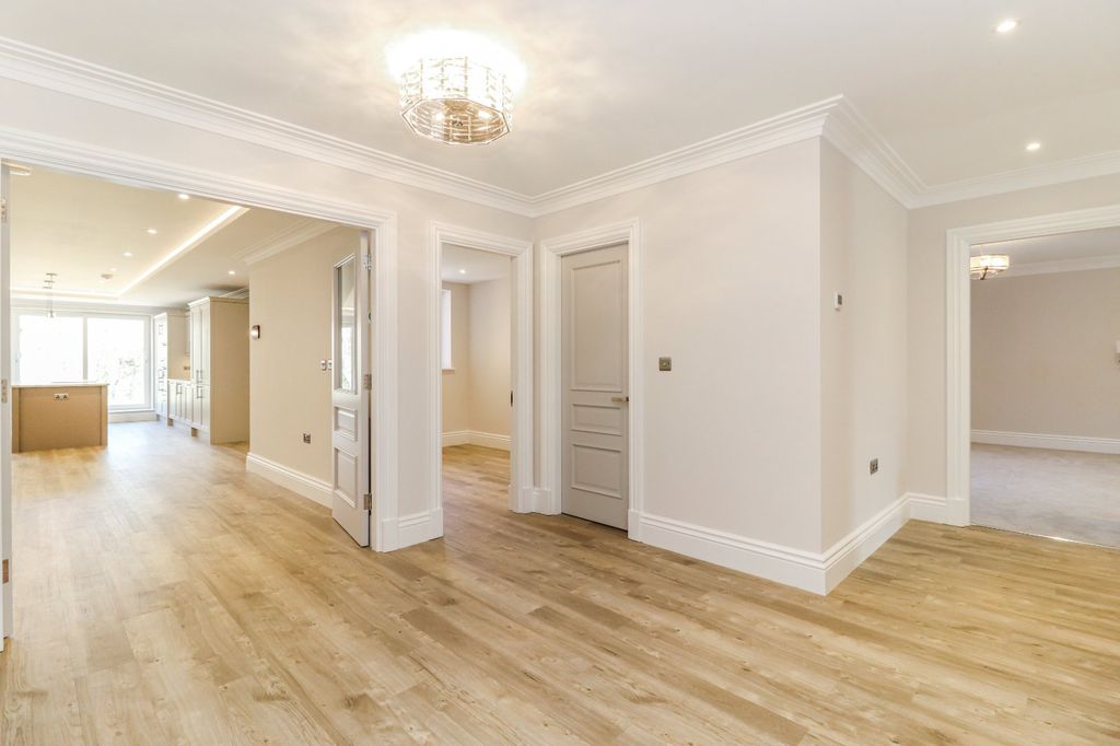 Additional image 5 of 3 bed flat for saleGregories Road, Beaconsfield HP9