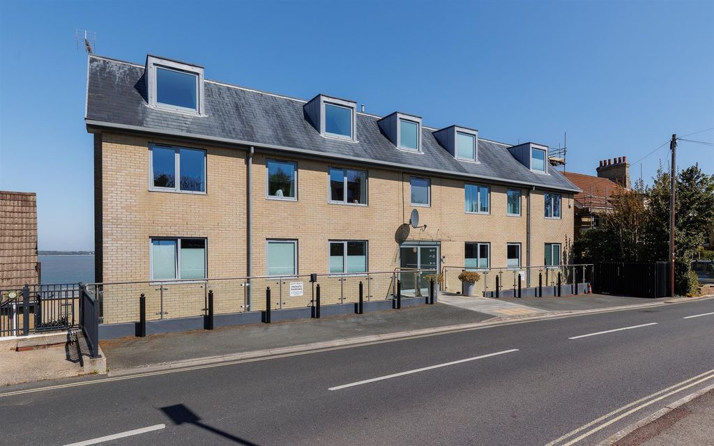 Additional image 4 of 3 bed flat for saleCowes, Isle Of Wight PO31
