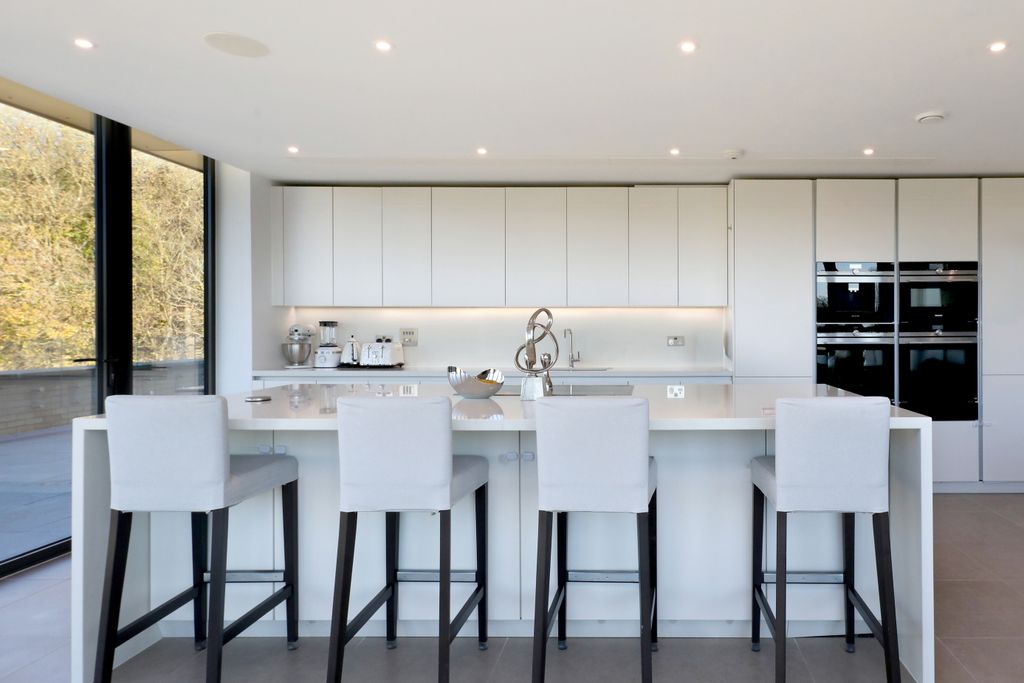 Additional image 5 of 4 bed flat for sale24 Glen Island Taplow, Maidenhead SL6