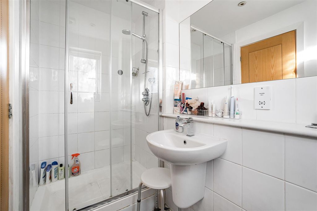Additional image 11 of 2 bed flat for saleAshgrove Court, Bath Road, Maidenhead SL6