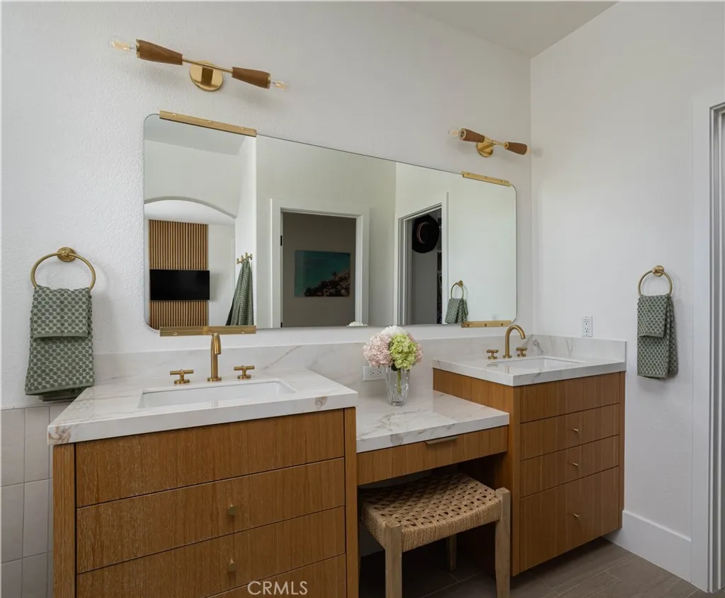 Additional image 19 of 293 Mesa Dr, Costa Mesa, CA 92627