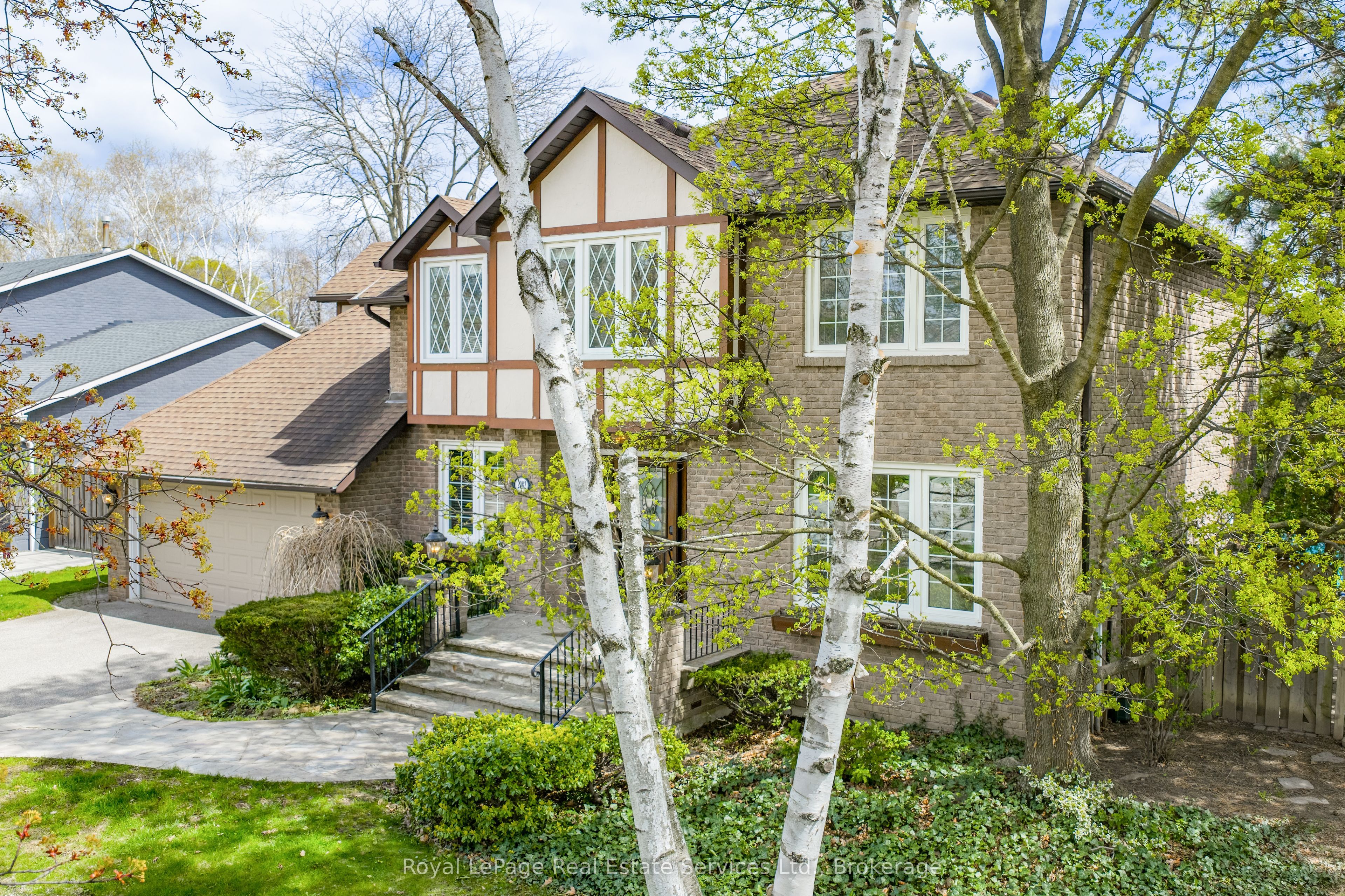 2082 Mississauga Road, Mississauga, ON, L5H 2K6