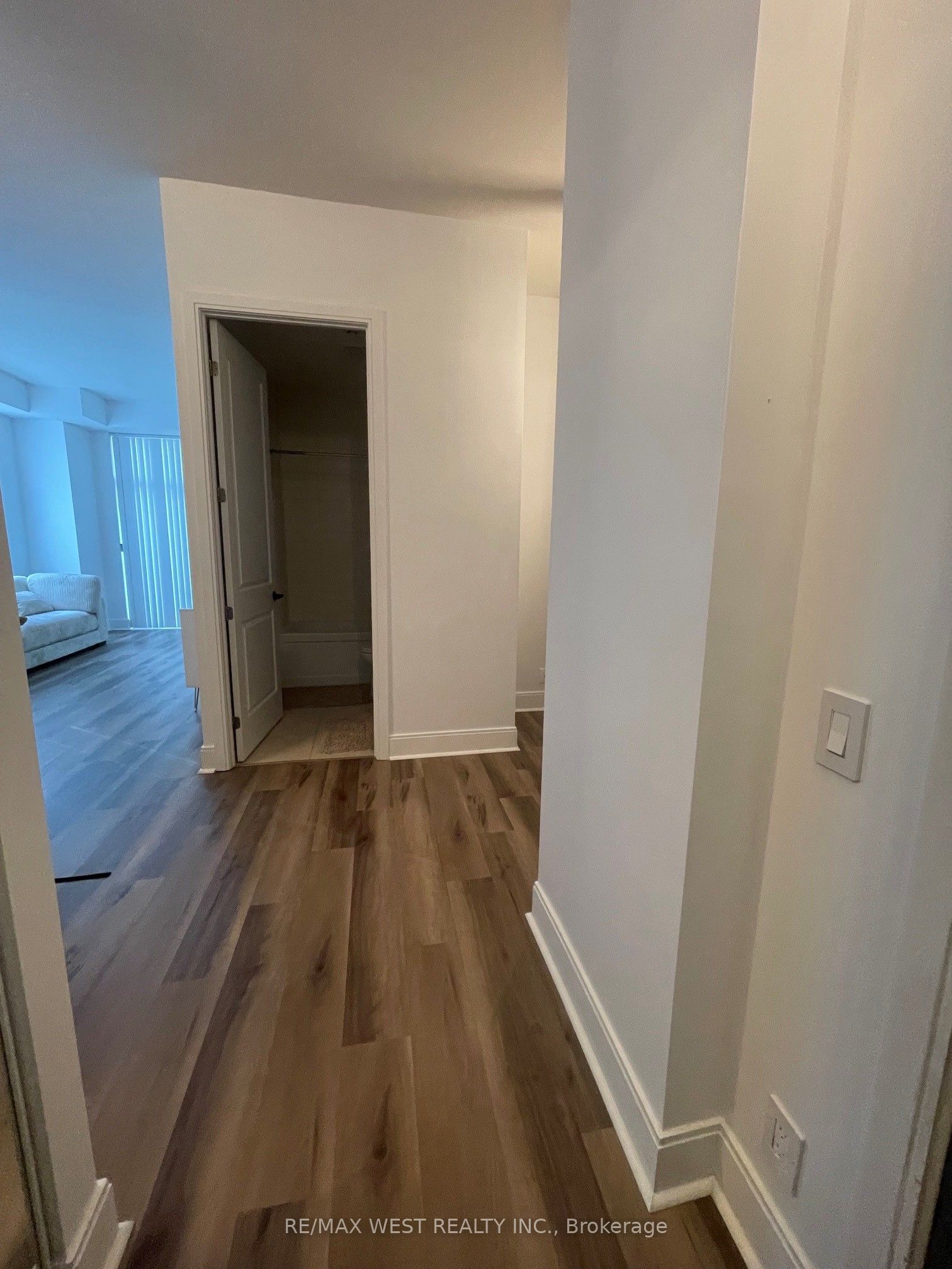 Additional image 4 of 1004-21 Balmuto Street, Toronto, ON, M4Y 1W4