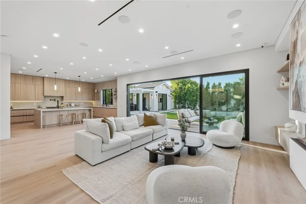 Additional image 12 of 19141 Erwin St, Tarzana, CA 91335
